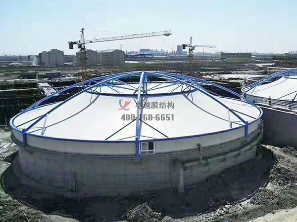 鶴壁污水處理廠(chǎng)反吊膜結(jié)構(gòu)工程設(shè)計(jì)施工案例 　　