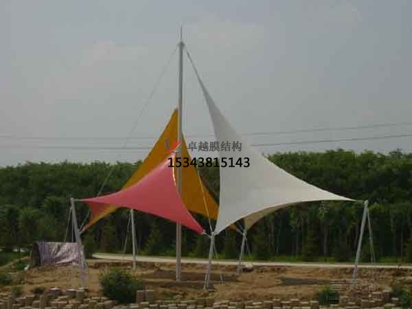 南陽(yáng)商業(yè)廣場(chǎng)<font color='red'>張拉膜結(jié)構(gòu)</font>景觀棚/雨棚設(shè)計(jì)搭建